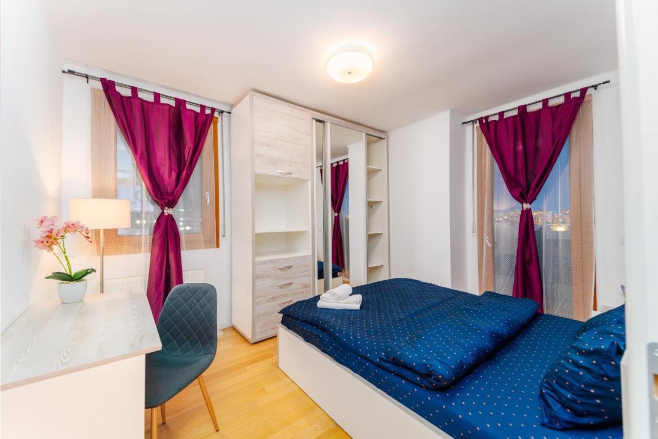 Central 700 Square Fructus Plaza - Eva Apartment Temeşvar Dış mekan fotoğraf